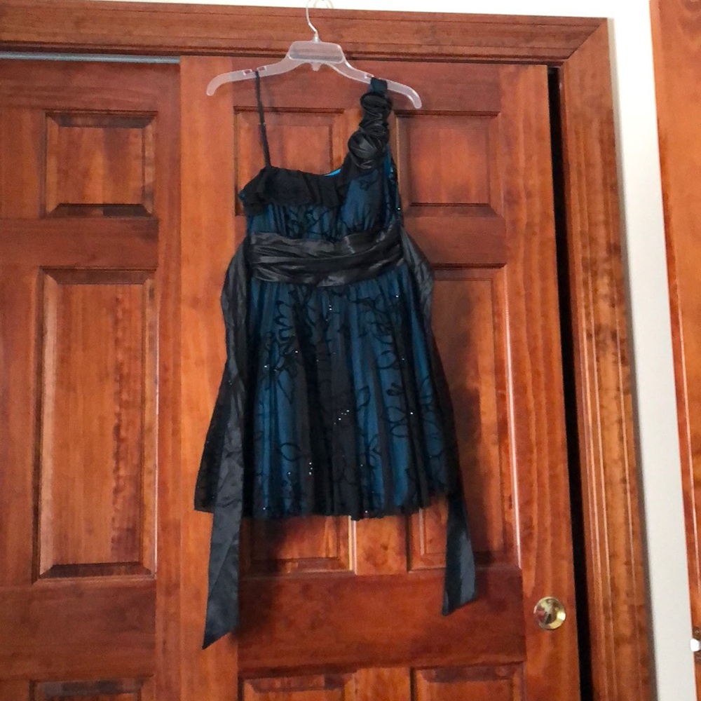 Speechless semi formal dress black with blue accen